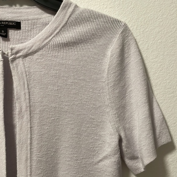 An Off White Banana Republic Cropped Cardigan! - Picture 4 of 13